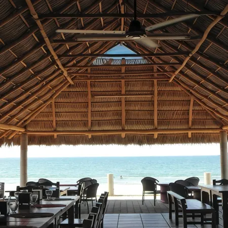 Torreblanca Beach Hotel and Suites Guayabitos - Desayuno y Comida Incluido