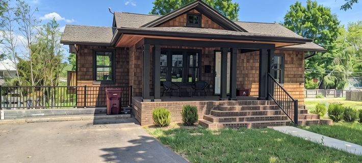 Cozy 1 BD rental home in Historic Tree Streets Hotels in Johnson City