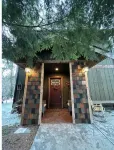 T, s Creekside cabin. King Bed/ Hot tub/ treehouse - Hytter