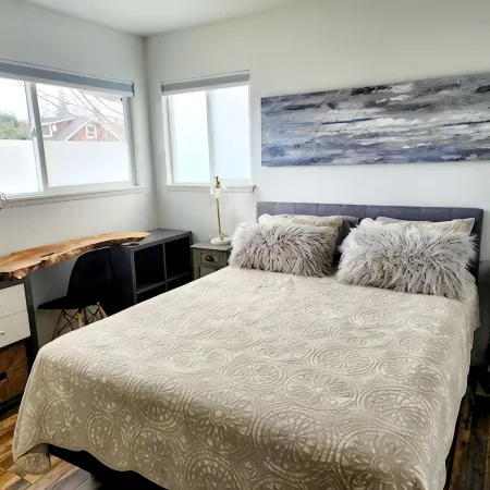 3 Bedroom, 2 Bath, Clean, Bright, Modern Space, in a Quite, Modest Neighborhood