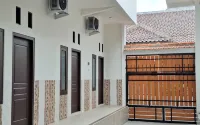 Surya Living RedPartner near Suncity Mall Madiun - 2-نجوم