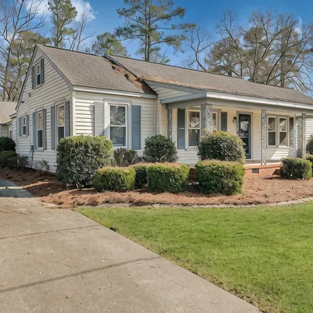 Large House with Ample Parking, Game Room, and 2 Living Rooms. Great for Groups.