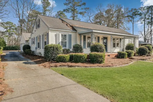 Large House with Ample Parking, Game Room, and 2 Living Rooms. Great for Groups.