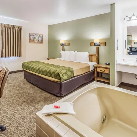 Econo Lodge, Downtown Custer Near Custer State Park and Mt Rushmore