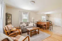 Pristine Cozy Walkable Downtown 2Br Getaway - 4-Star