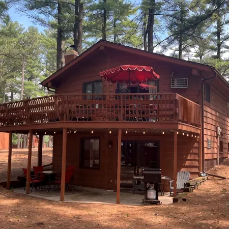 Lake View 2 Bedroom House on Lake Delton Resort. Beaches. Pool. Playground!