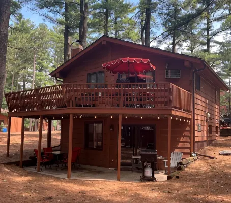 Lake View 2 Bedroom House on Lake Delton Resort. Beaches. Pool. Playground!