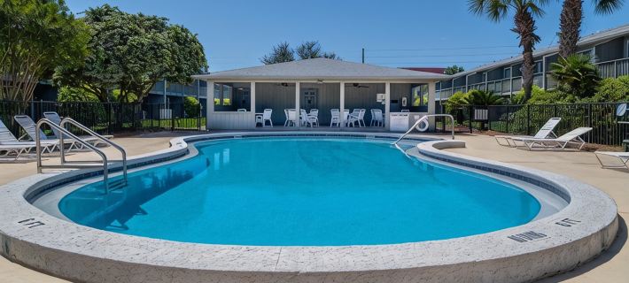 Newly remodeled, heart of Seagrove Beach, 100 yards to beach! サンタ・ローザ・ビーチのホテル