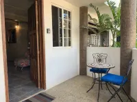Villa Palmas, One Bedroom, Cozy Apt. Only 3 Blocks from the Beach - Homestays