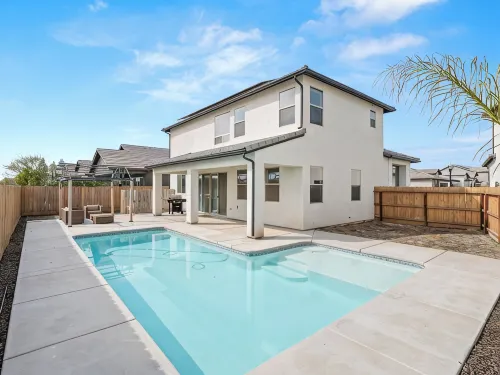 Brand New, Pool, Game Room, BBQ, 2 King Suites!