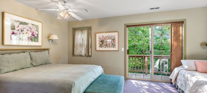 The Dogwood Suite at Tudor House Vacation Rentals Hotels in Ashland