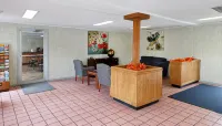 Red Carpet Inn Louisville - Parkering
