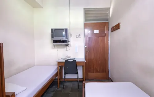 Hotel Sumber Waras