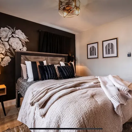 Charming house, sleeps plenty with Hot Tub and large backyard and fire pit