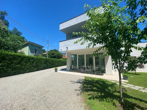 Crystal B&B - Homestays