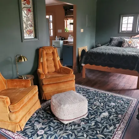 Private Romantic Bungalow for Artists & Writers, 7 Mins to Downtown Richmond,