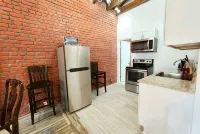 Downtown New Orleans Penthouse - 2 Min Walk to French Quarter - 4A - 방갈로