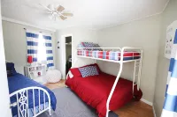 Cozy 2-bedroom bungalow in peaceful Coloma, close to beaches