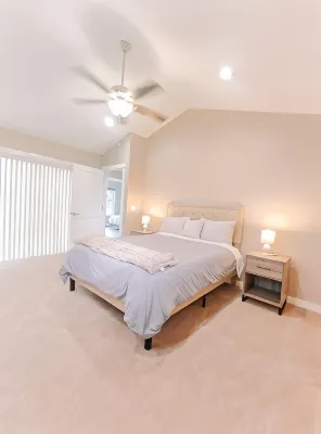 Charming, Brand New Home in Greenlake, 4br3ba Hotels in Wallingford