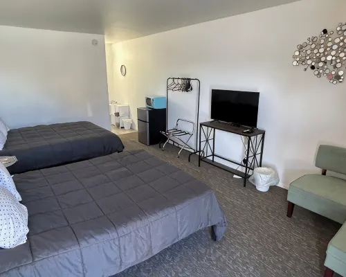Remodeled two queen bed unit 11 studio with AC, Heat and fast WiFi in Fillmore โรงแรมในฟิลมอร์