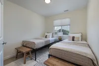 FRUITOPIA! Your 4 bedroom, 2 bath adventure basecamp in downtown Fruita CO