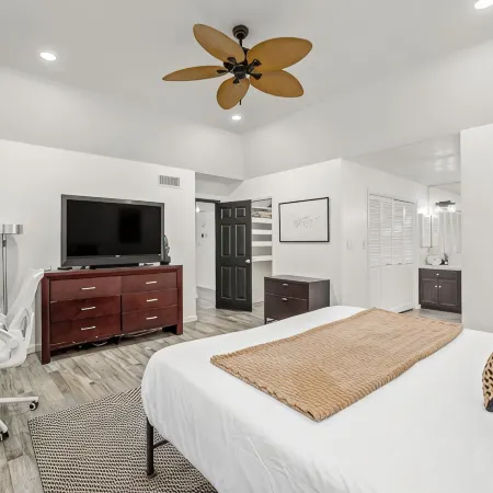 Hot Tub, Game Room - 3 Bed: 2 Bath near Fig Garden Loop!