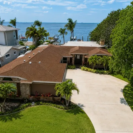 On the Gulf! Luxury 4/3 with 2 Master Bedrooms, Pool and Spa and Dock!