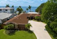 On the Gulf! Luxury 4/3 with 2 Master Bedrooms, Pool and Spa and Dock! - 4-Star