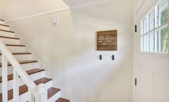 Travelers Rest Cottage near Swamp Rabbit Trail