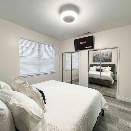 Serenity in Heart of DFW w/ PRIVATE parking & KING Bed ⭑ Min. from DFW Airport +