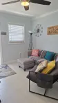 Beach time! Walk/Bike to Beach,Restaurants,Shops,fenced large backyard-sleeps 4 - Wi-Fi