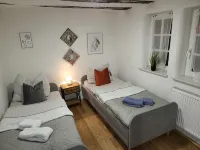 Pension Kostera, 1st Floor | 7 Single Beds & Parking - 무료 와이파이