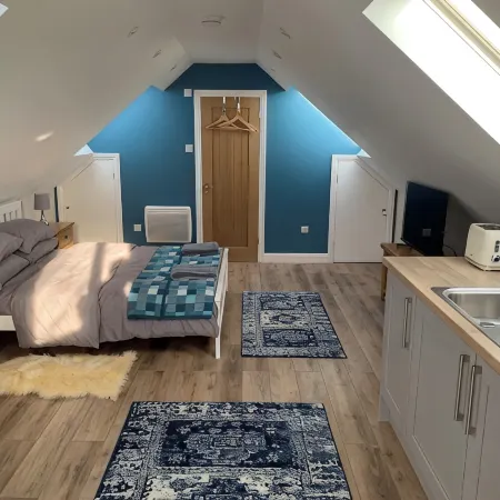 Farmhouse Loft Studio in rural location with parking