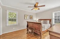 Family-Friendly 3/2 Home Near Prisma, Fenced Yard - Homestays