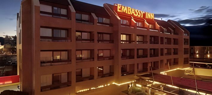 The Embassy Inn Hotele w: Capital