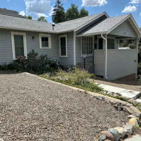 Historic Cottage Downtown