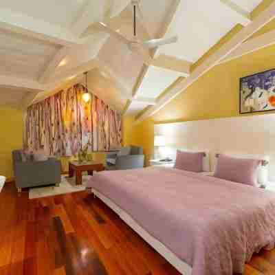 Johnson Lodge & Spa Rooms