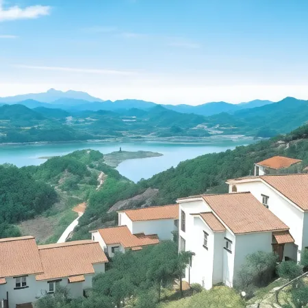Club ES Jecheon Resort Отели рядом с достопримечательностью «Храм Чонбанса»