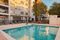 Courtyard Laredo - Kylpyammeita