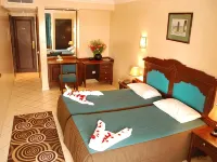 New Farah Hotel Hoteles cerca de Cité Essalam