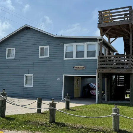 Surfin’ Sunrise a 4-bedroom house in awesome Nags Head just steps from the beach