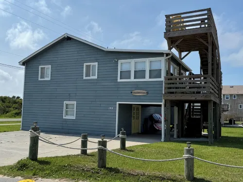 Surfin’ Sunrise a 4-bedroom house in awesome Nags Head just steps from the beach