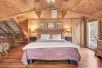 The Barn at Linwood - Tucked away in old downtown Summerville. A special getaway - 4-Star