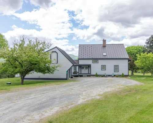 Prime Location! Luxe Home on Darling Hill w/ Direct Kingdom Trails Access Onsite Hotels in Burke
