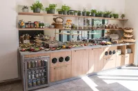 Outlet Hotel - breakfast