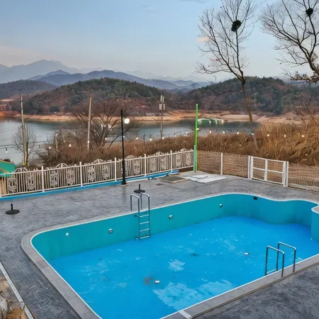 Jecheon Lake Sunrise Spa Pension Отели рядом с достопримечательностью «Храм Чонбанса»