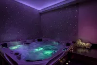 Magic Aqua Rock Gardens - Hot Tub
