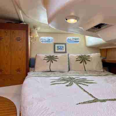 Sailboat Stay • Marina Pools • Sleeps 4 • Stock Island, Key West Rooms