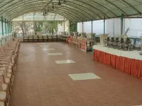 拉威奇嵐酒店 - 停車場