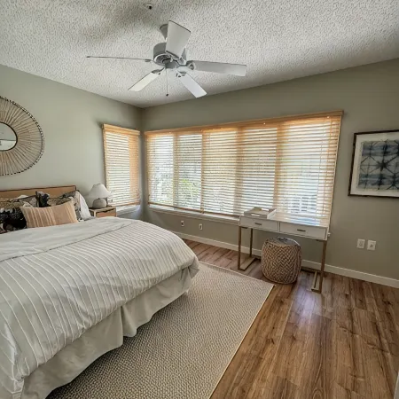 Updated Townhome, Secluded Beach + Pool